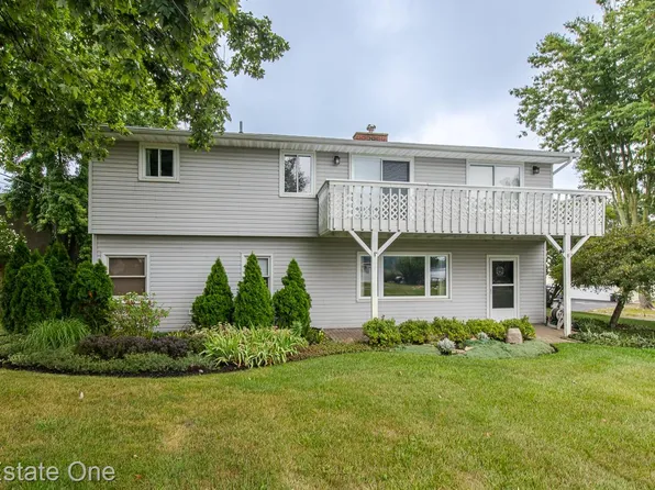 8640 Lakeview Blvd, Clarkston, MI 48348