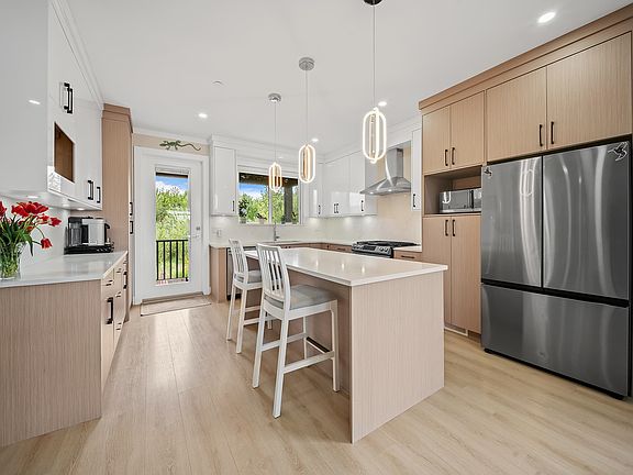 5th image of 8586 Tupper Blvd