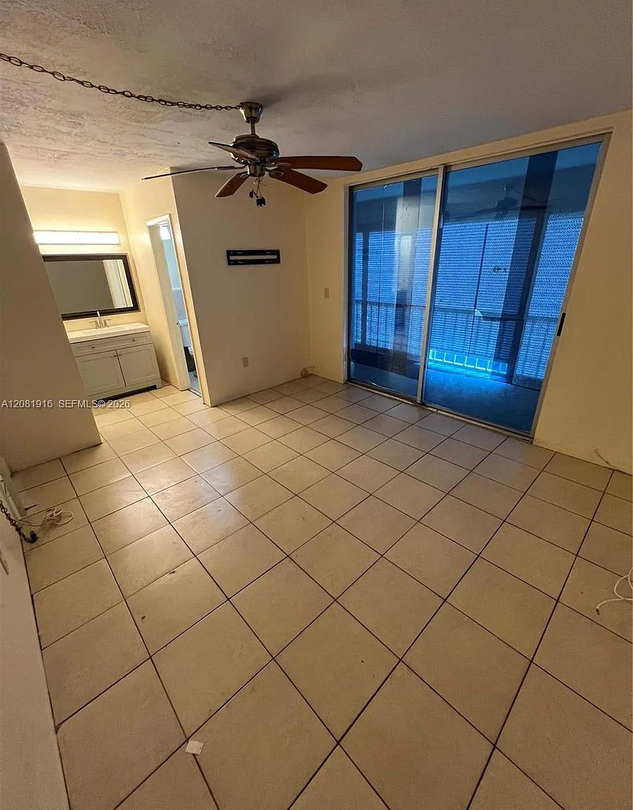 1515 Coral Towers Condomi — Photo 4