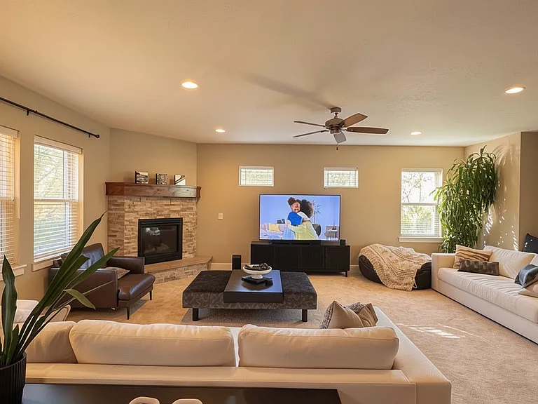 3919 E Timbersaw Dr — Photo 4