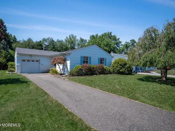 33 Edinburgh Drive, Toms River, NJ 08757