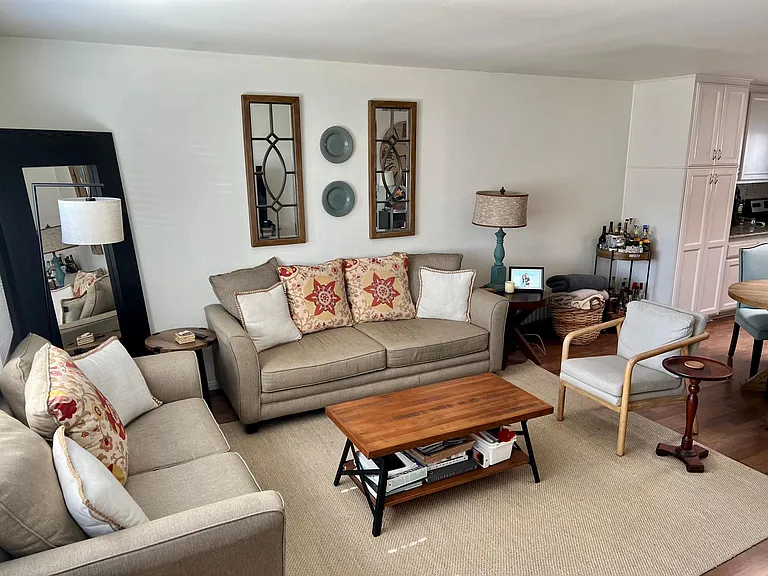 1607 Neptune Ave — Photo 3
