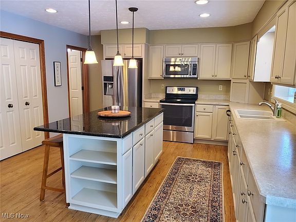 5th image of 936 Rosemarie Cir