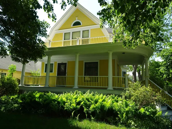 702 9th St, Sheldon, IA 51201