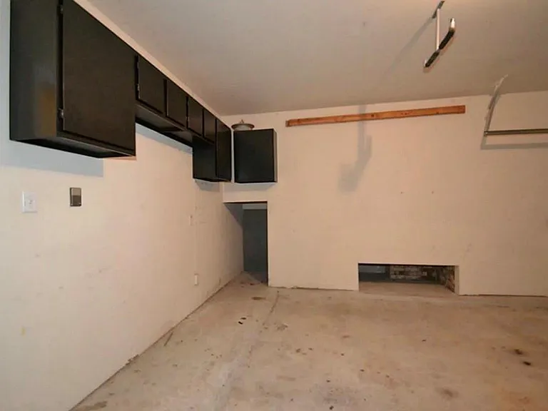 2110 Banfield Ct — Photo 43