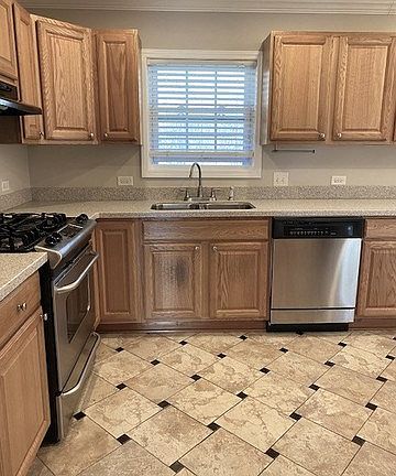 5th image of 30347 N Revere Dr