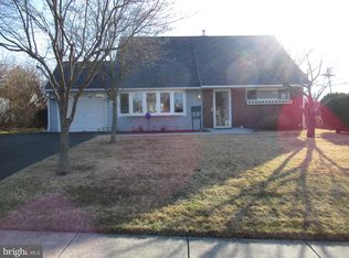 59 Quail Rd, Levittown, PA 19057