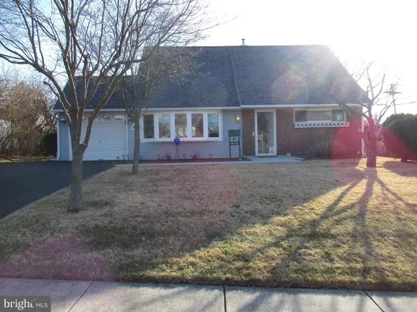 59 Quail Rd, Levittown, PA 19057