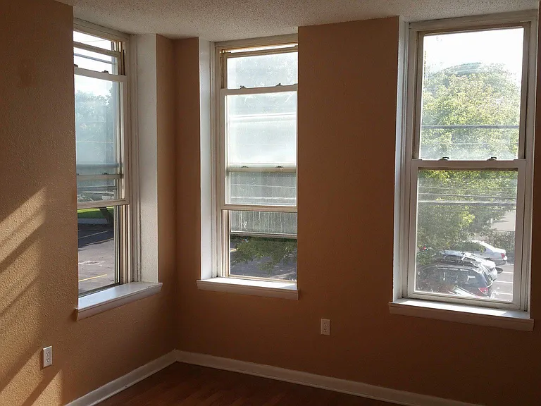 36 Pine St #2R — Photo 2