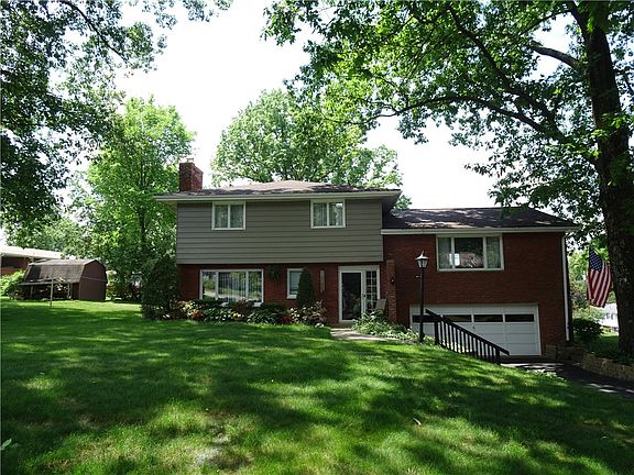 3rd image of 208 Blackwood Dr