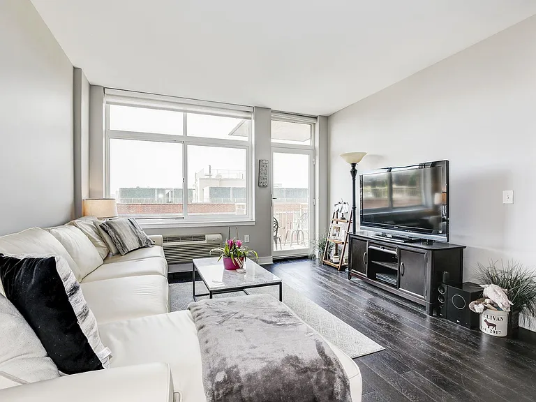 1450 Washington St #702 — Photo 3