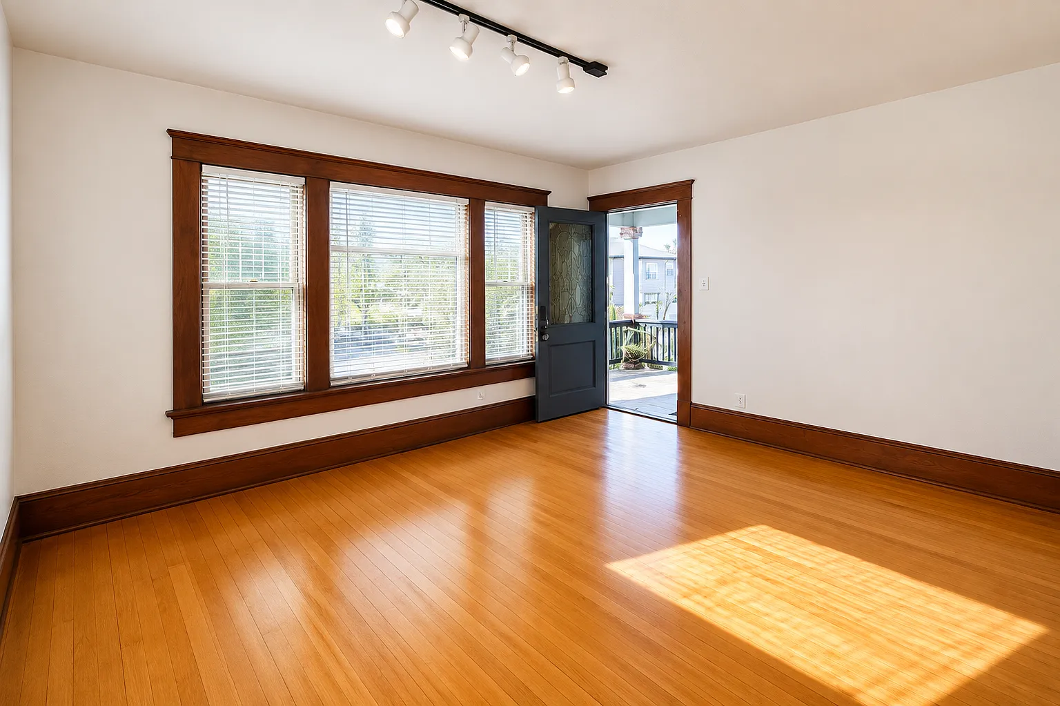 1 bed, 750 sqft, $2,050 — Photo 3