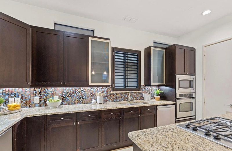 1st image of 2411 N Hall St APT 11