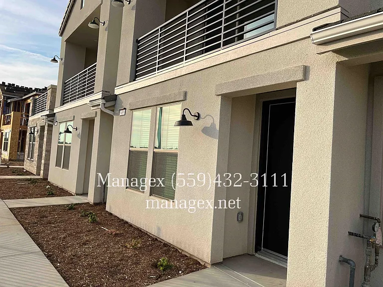 498 W Mahogany Ln — Photo 2