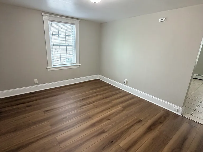 18 Maple St — Photo 2