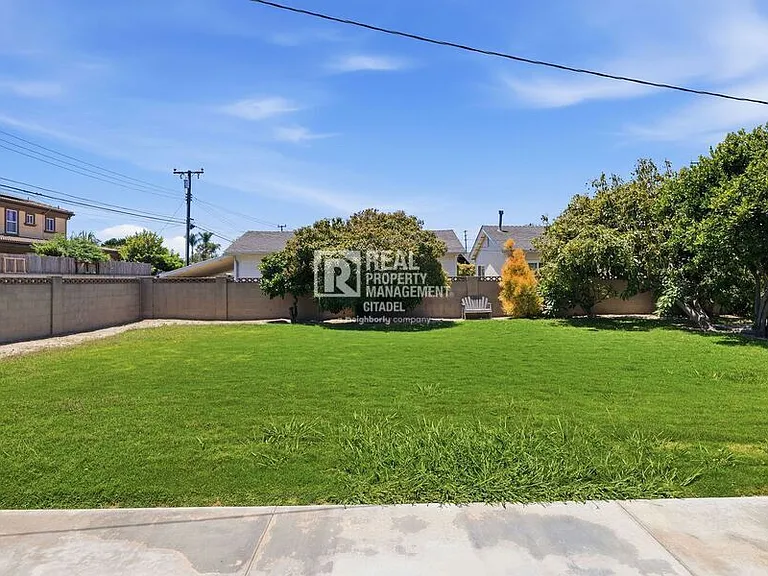 5082 Edinger Ave — Photo 35
