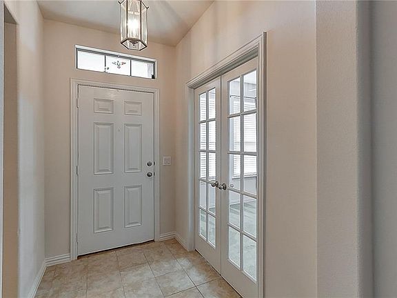4th image of 1903 Clearbrook Ct