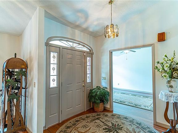 5th image of 286 Lancaster Ave