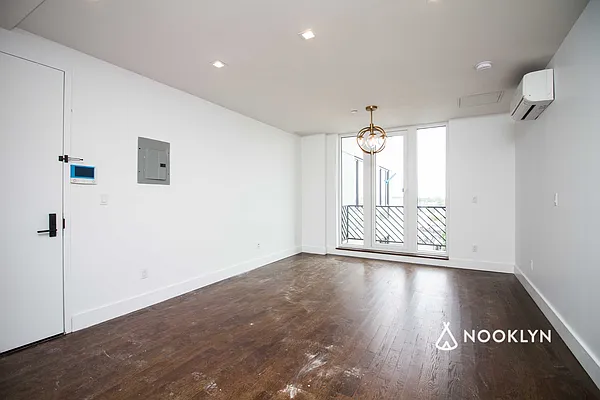 Rented by Nooklyn NYC LLC | media 21