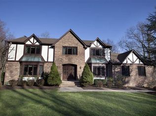 4 Brandywine Ct, Succasunna, NJ 07876