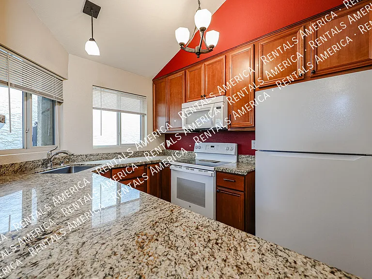 1621 E Vaughn St — Photo 13