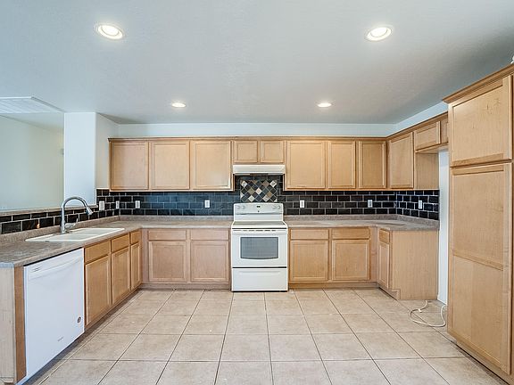 3rd image of 42312 W Bunker Dr