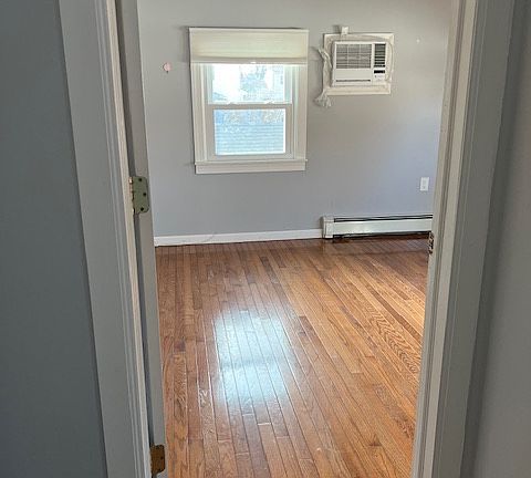 2nd image of 272 Jerome Ave #272