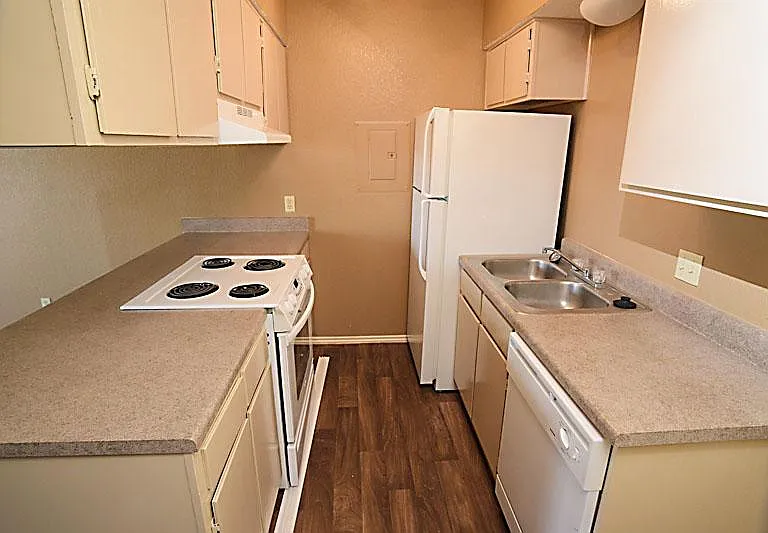 Crestwood Apartments — Photo 6