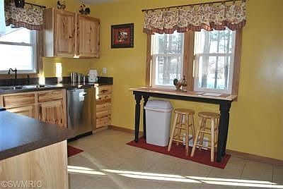 5th image of 9966 Courtland Dr NE