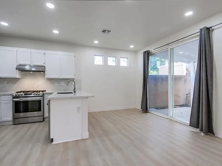 11655-8 Compass Point Dr N — Photo 11