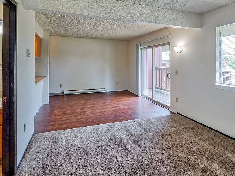 Parklane Apartments — Photo 31
