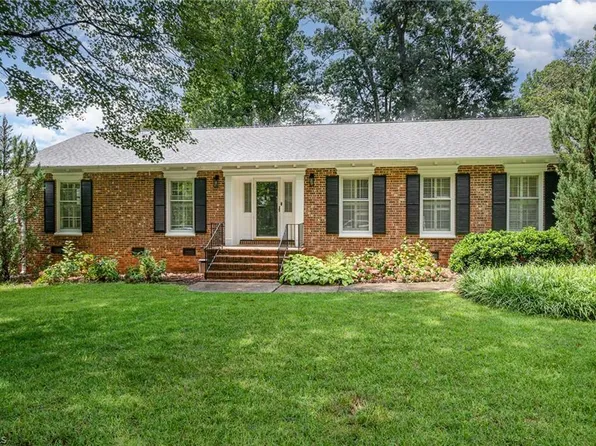 2705 Courtney Ln, Greensboro, NC 27408