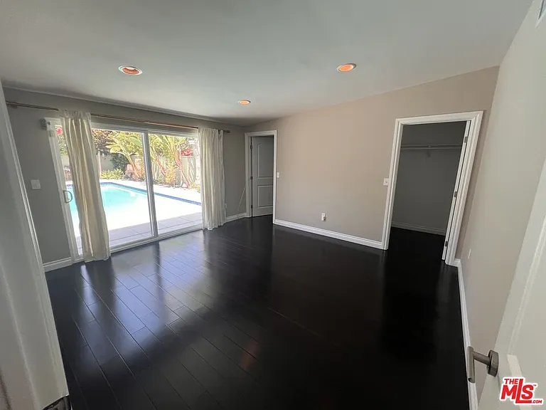 7865 Bleriot Ave — Photo 16