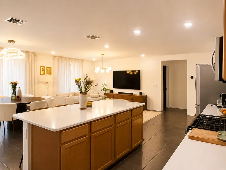 2325 W Pecan Rd — Photo 8