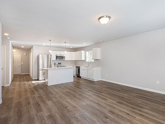 5th image of 934 Maple Ave