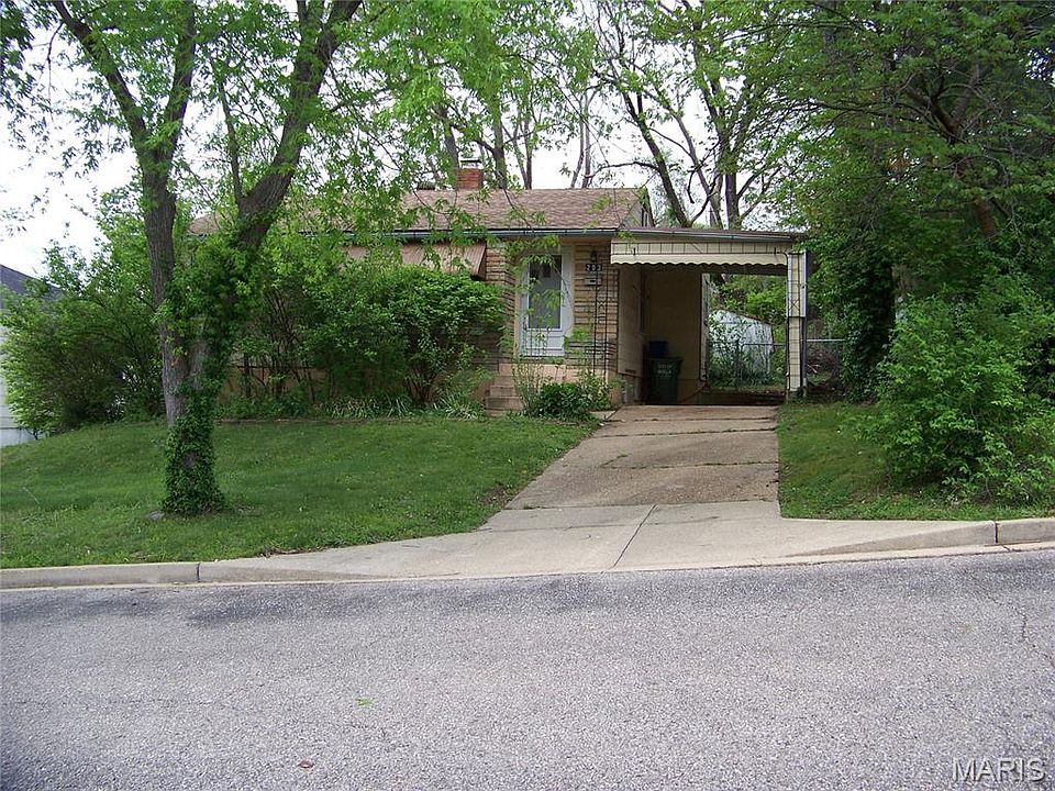 1st image of 203 E 1st St