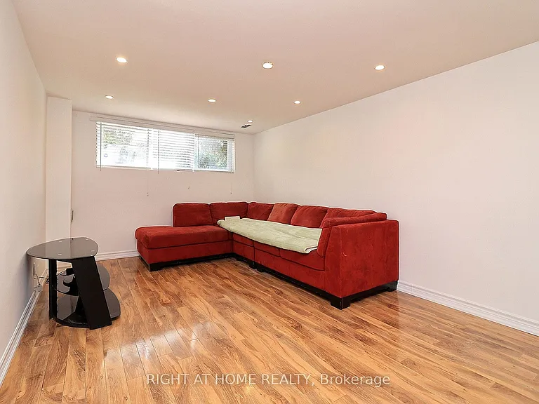 2 Chalet Rd — Photo 40
