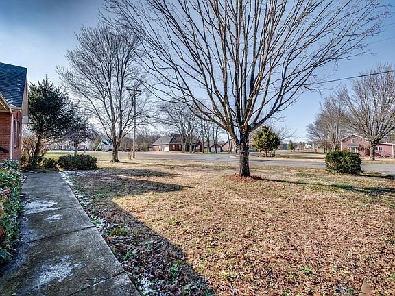 4th image of 229 Fieldstone Dr