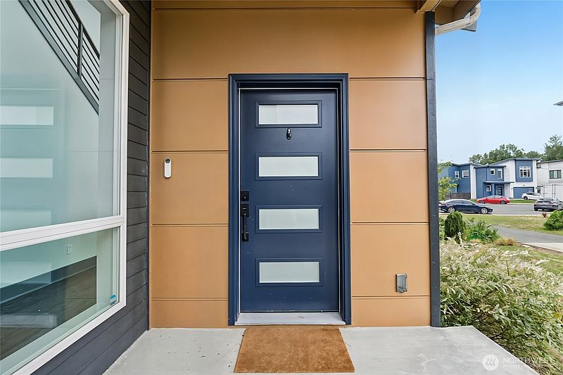 3rd image of 121 Palisades Place