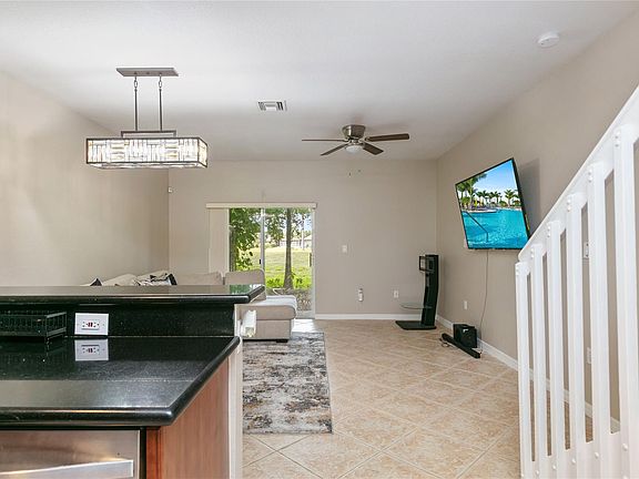 4th image of 4408 Woodland Cir #4408