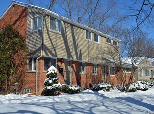 541 E 14 Mile Rd, Birmingham, MI 48009