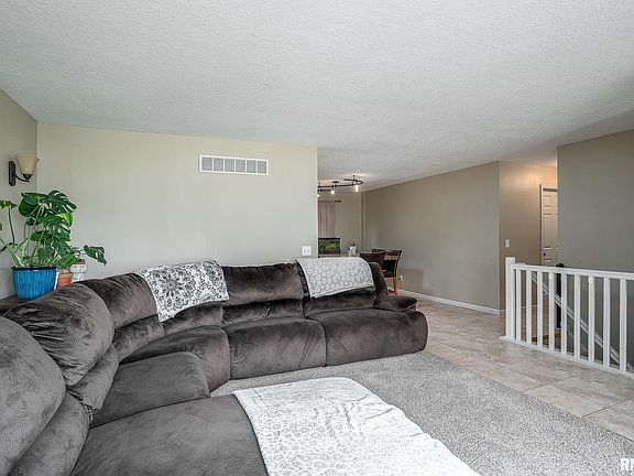 4th image of 2504 Emerald Dr