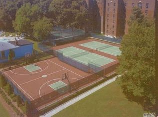 213-8 73rd Ave #5P, Oakland Gardens, NY 11364