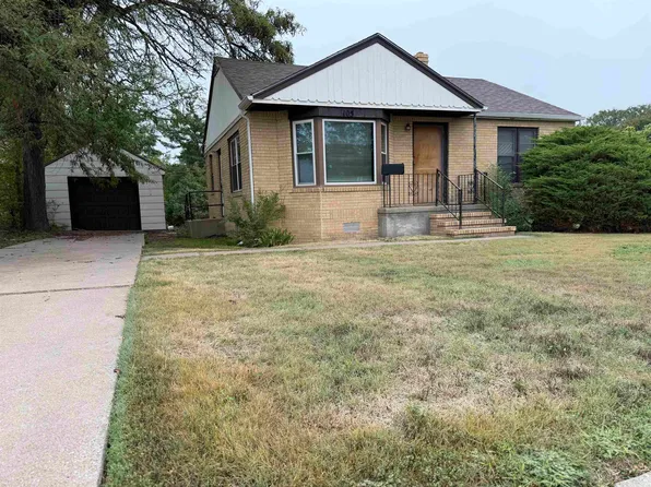 105 W 20th St, Hays, KS 67601