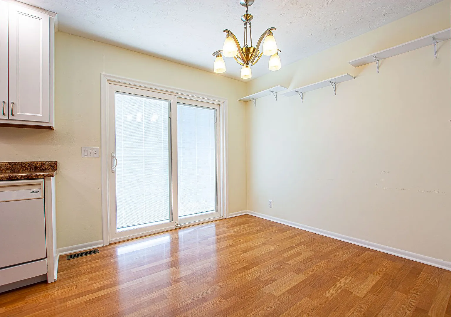 3 Bedroom / 2 Bath Home off 108th and Q! — Photo 2