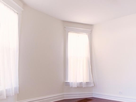5th image of 4449 W Montrose Ave #1