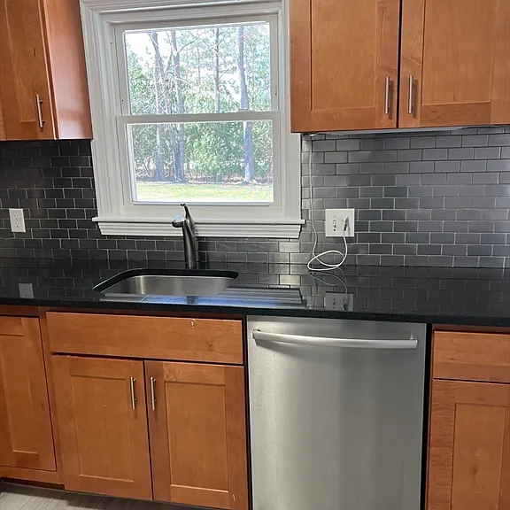 10 Terrane Ave — Photo 6