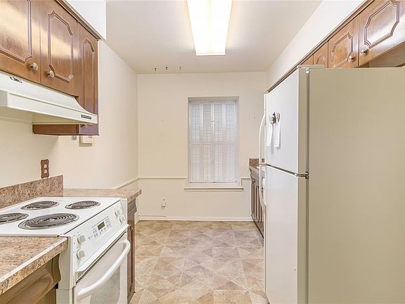 5th image of 3730 Fairfield Ave Unit 236