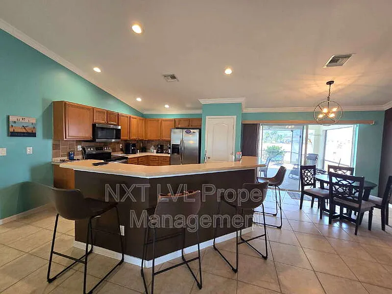 1401 SW Embers Ter — Photo 5