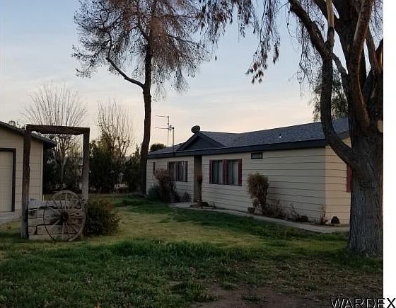 1st image of 1060 E Pecan Dr